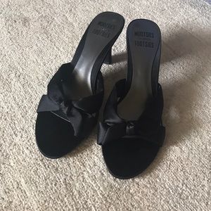 Mootsies Tootsies Black satin bow heels